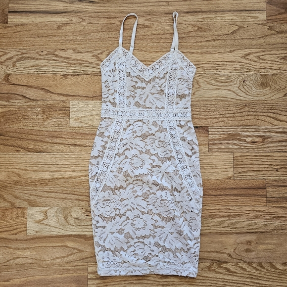 Pretty Little Thing Size 2 Lace Bodycon Mini Dress White and Beige Tank Floral - Picture 3 of 7